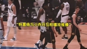 小乔丹和特雷杨死球时闹着玩，裁判一人给一T&hellip;邓肯：好吹！